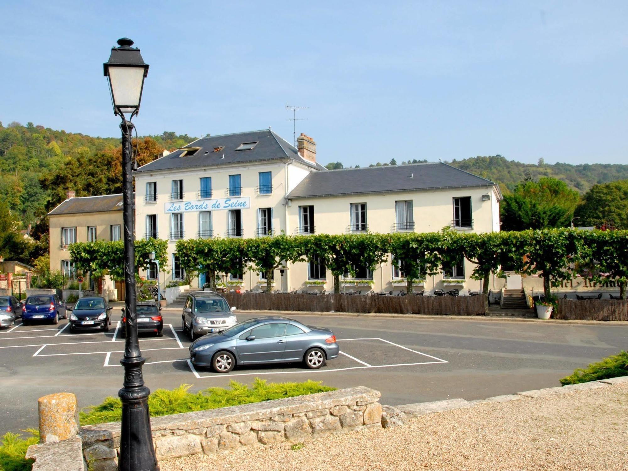 Logis Hotel & Restaurant - Les Bords De Seine La Roche-Guyon Exterior foto